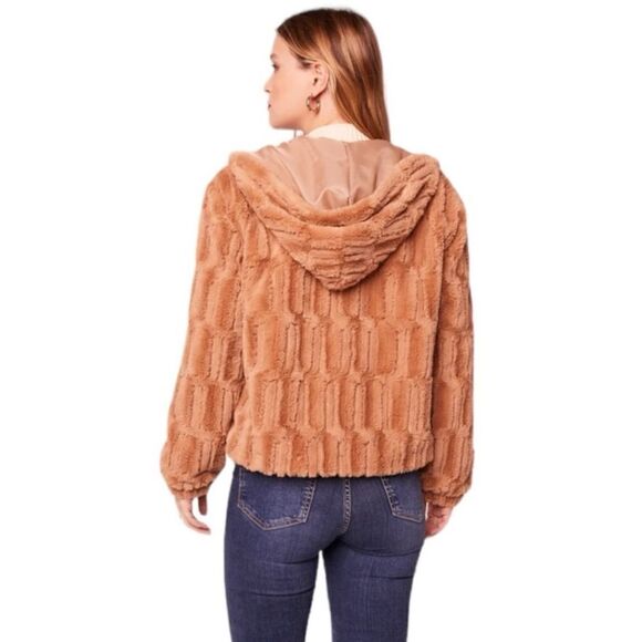 Band of the Free Angel Faux Fur Hooded Jacket in Butterscotch. Size Medium. NWT! - Picture 3 of 9